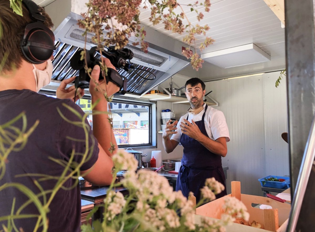 MadeMarseille's tweet photo. 💡 INNOVATION 💡
Dans le cadre de « La France des Solutions », redécouvrez la première guinguette solaire marseillaise. Il s’agit de la version initiale d'un restaurant 100% solaire.
#francedessolutions #FRsol @le_presage
À découvrir en vidéo ➡️ https://t.co/ogbTNzsoGh https://t.co/BJXoqNVWiK