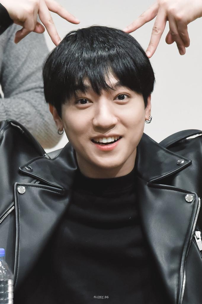 I wanna see the sparkle eyes and smile from this person for long long long long long time.Lov u to the moon of the moon, bob  @DAY6_BOBSUNGJIN