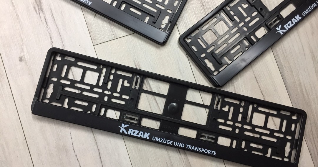 Für unseren Kunden KRZAK haben wir passend zu der bereits realisierten Fahrzeugbeschriftung nun Kennzeichenhalter gefertigt. 

#wetzlar #werbeagentur #fahrzeugbeschriftung#konzeption #grafik #design #fahrezeugbeklebung #gießen #rolladen #agentur #car #werbung #kennzeichenhalter