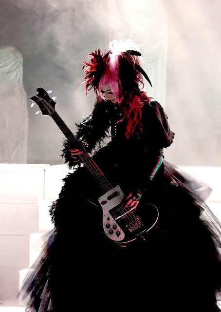 gallerykoichi's tweet photo. 【＃MEJIBRAY 】#恋一 #KOICHI
 
https://t.co/w5YTTHy89D
(1,2,3) ライブレポから

MEJIBRAYワンマン「THE THEATRICAL SHOW～鳥ハ泳ギ方ヲ知ラズ溺レ亡骸～」2014年12月22日 (THE BIRD NOT KNOWING HOW TO SWIM, END UP AS DROWNED REMAINS)

<note: there is no punctuation but they have separated https://t.co/j68IBOl724