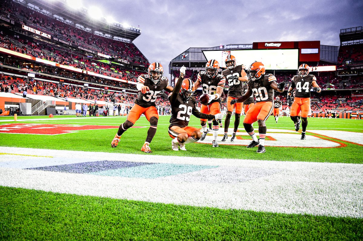Browns's tweet photo. Happy #VictoryMonday! 😎 https://t.co/rdJDUNHj9i
