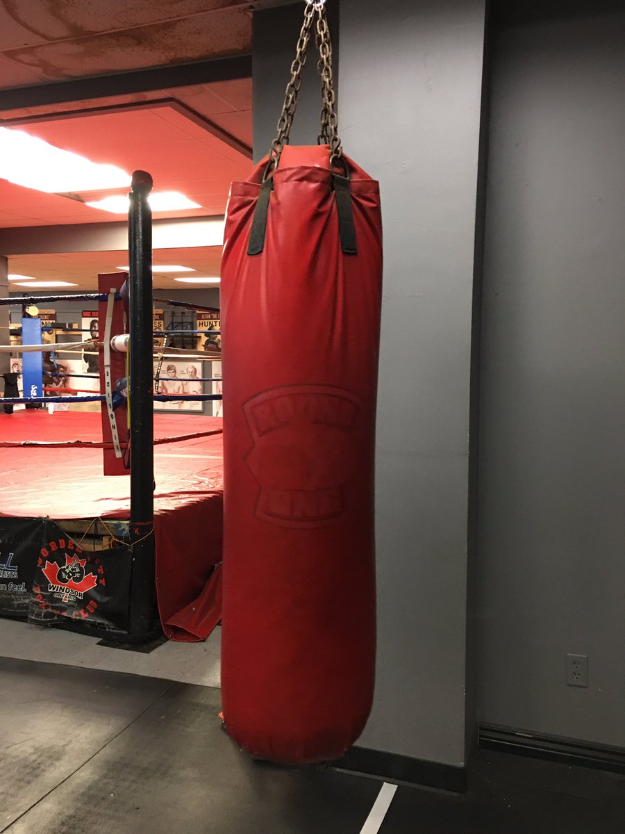 CasinoKevin1979's tweet photo. This isn’t just a #PunchingBag! It’s a therapist, psychiatrist, and holistic healer, all rolled into a glorious 100 lb. bag of canvas, tape, and leather.
#ILoveThisGame #HardWorkPaysOff #Boxing #BoxingCanada #BoxingOntario #BorderCityBoxingClub #FordCity #WindsorOn #YQG https://t.co/NLobudXy41