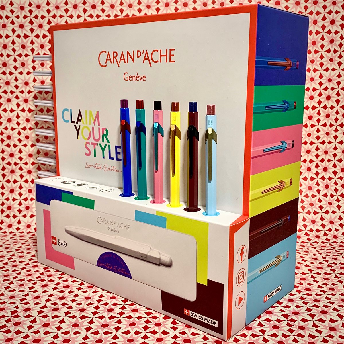 pentopapershop's tweet photo. For lovers of high-energy colour combinations & sleek modern design, these new limited edition @Caran_dAche #claimyourstyle ballpoints would make a perfect gift.
A smart aluminium slipcase contains one of six trendsetting colourways, each sporting an irresistible metallic sheen. https://t.co/6kCigBDAL4