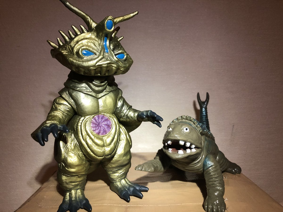 ヒイラギヌス 前からずっと欲しかったソフビ2種 バゾブとケムラー 赤タグ版 硬質 をお迎え ケムラーは硬質で状態の良いものに拘っていたので やっと見つけた といった感じです バゾブは少々値が張りましたが 美品なので満足です ウルトラ怪獣