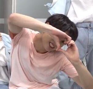 jungkook pics to make you smile today if you haven& #39;t yet !