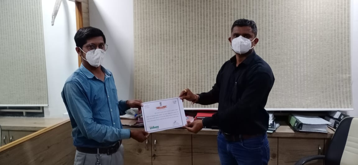 Co_bardolinp's tweet photo. સ્વચ્છતા સર્વેક્ષણ-૨૦૨૧ના ભાગ રુપે સફાઇ કામદાર એવોર્ડસપ્ટેમ્બર માસની કામગીરી કરવામાં આવી જેમા નગરપાલિકા દ્વારા જુદાજુદા પાચ કેટેગરીવાળા કામદારોનું સન્માન કરવામાં આવ્યો જેમા બેસ્ટ સફાઇ કામદાર,બેસ્ટ ડ્રાયવર,બેસ્ટ ડોર ટુ ડોર કલેક્શન કામદાર,બેસ્ટ સુપરવાઇઝર,બેસ્ટ PT કામદાર સામેલ હતા. https://t.co/H4ehVuM16F