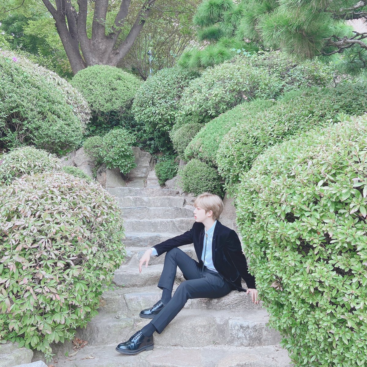 CRAVITY_twt's tweet photo. 러비티!!!!ㅠㅠ 진짜 저희한테 또 이렇게 상주시면 저희 바다로 떠날래요ㅠ 러비티 사랑’해’.........ㅋㅋ해보고 싶었어요 아무튼!!!러비티 다시한번 소중한 상 너무너무 감사드리고 또 한번 힘내서 우아 활동 준비 열심히 할게요!! 사랑해요!!!❤️❤️ #원진 #올해의브랜드대상 #포토바이_셂 https://t.co/EQGtLoIN53