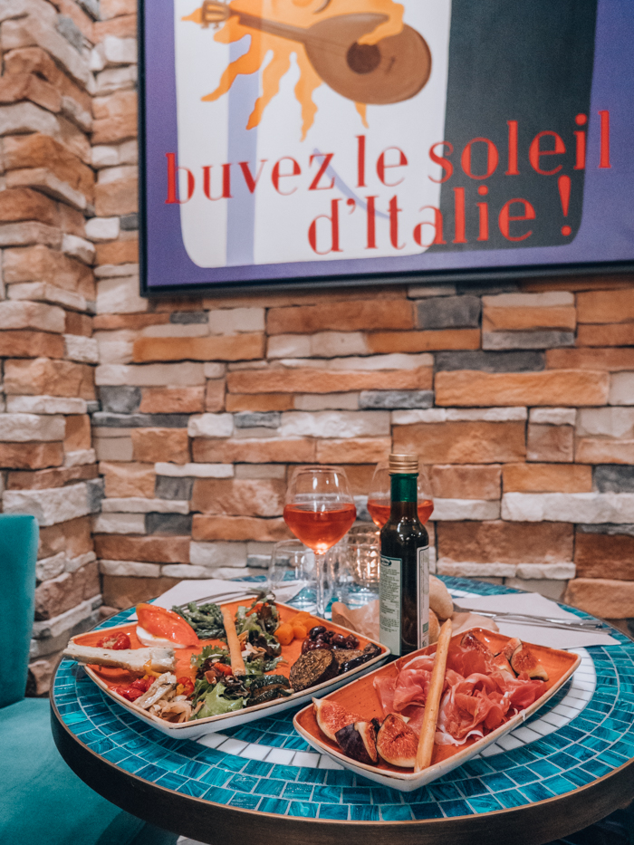 🤨 J'ai toujours quelques réticences à tester les chaînes de restaurant... et pourtant, c'était une bonne surprise chez Il Ristorante 🇮🇹, à La Garde ! 

☺️ Très bon accueil, prix corrects, déco sympa, plats fournis. Voici quelques photos prises pour l'occasion 📸