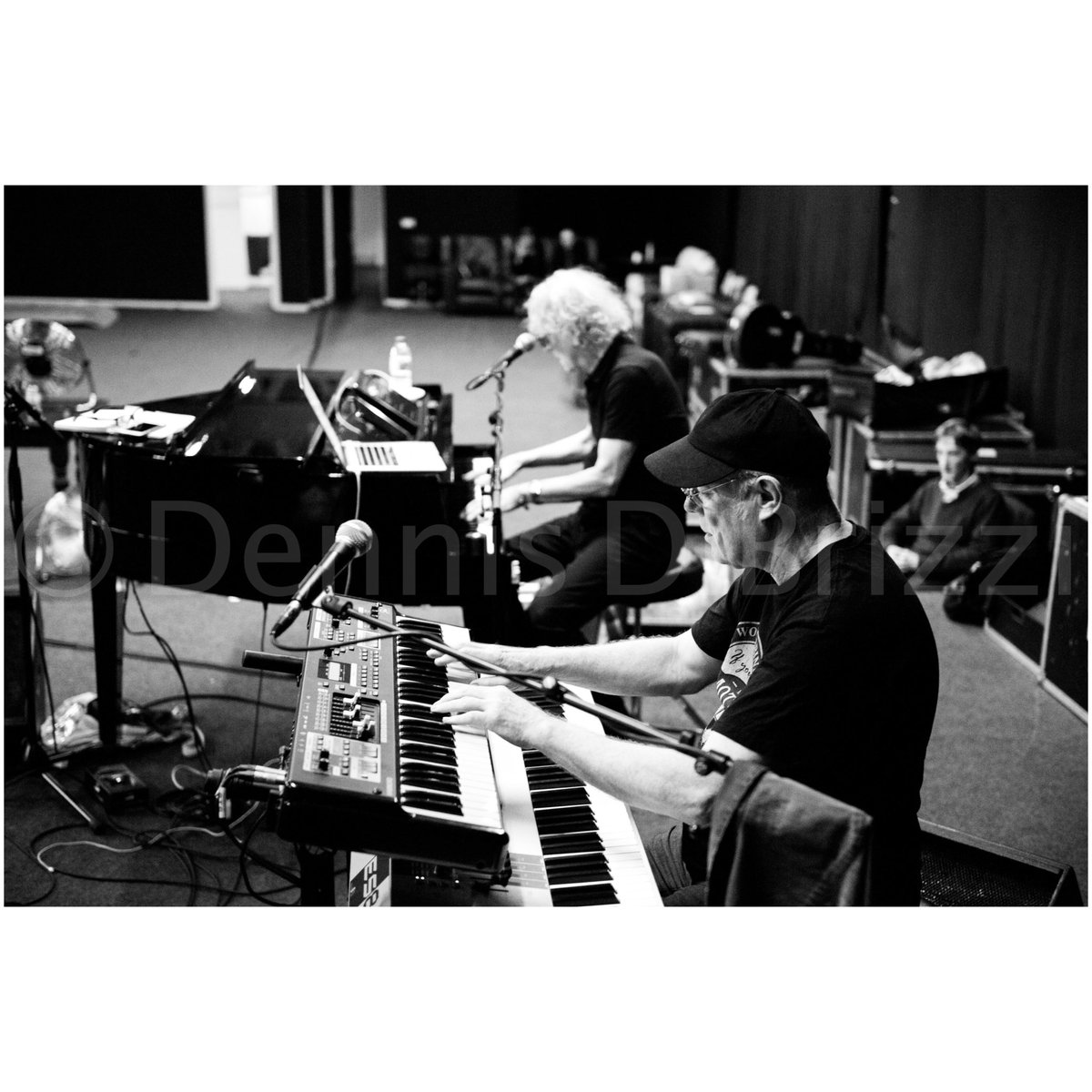 Mott The Hoople ‘74 UK rehearsals. June, 2018. Ian Hunter, Morgan Fisher giving a lesson in rock and roll keyboards. #mottthehoople #classicrock