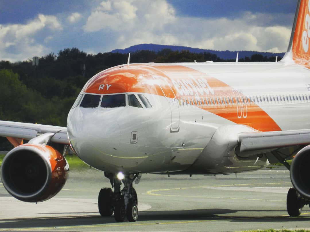 planespotterMAN's tweet photo. Here we have an @easyJet
A320 taxiing to the gate after arrival at Manchester!
✈G-EZRY
📍 BFS-MAN
📷 @ConnerJPerry https://t.co/Q2Q6UBe5IO