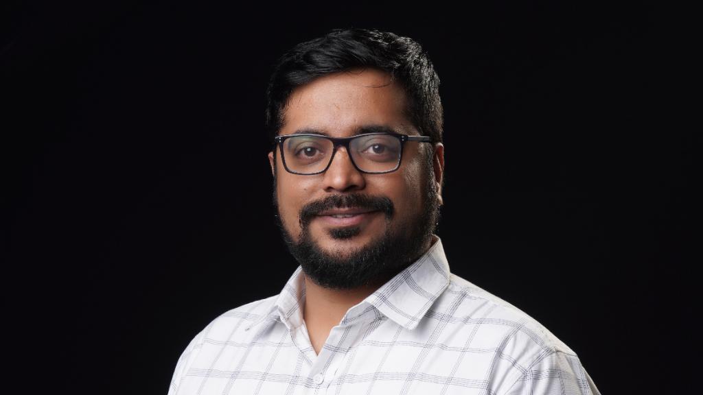 Shell_India's tweet image. Employee #transportation made easier with Commutec 🚗
Save the date for an exclusive @YourStoryCo LIVE interview with the founder Randeep Lobana and co-founder Manas Mehta. #ShellE4
⏰ Tune in on 13 October at 9pm IST to @YourStoryCo  Instagram channel:
go.shell.com/3jUymlG