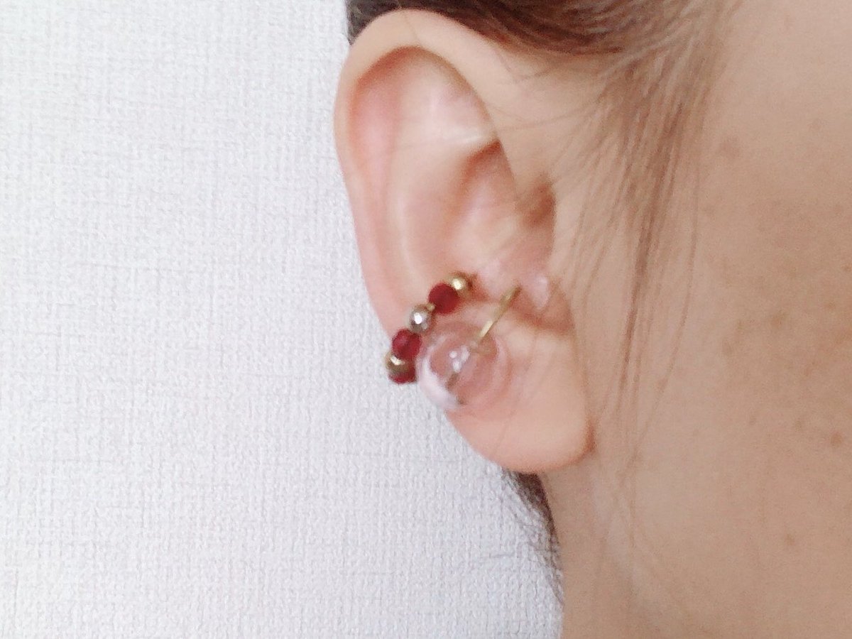 DropPerfume's tweet photo. アロマ×アクセサリー
薄いピンクのアロマイヤカフには
赤いピーズをあしらった
可愛いイヤカフをプラスして
秋コーデ
https://t.co/CAO58DFddh

秋の不安定な時期に
バランスをとる香りを
耳もとで香らせて
#アロマアクセサリー
#アロマイヤカフ #秋コーデ
#ピンク #赤
#香りのある暮らし
#PerfumeDrop https://t.co/Ew1OUwDzzW