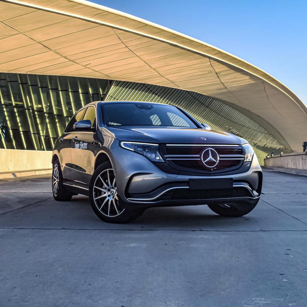 AutoblogUY's tweet photo. Probamos al @MercedesBenzUY #EQC, el primer SUV 100% eléctrico de la marca. La evaluación completa 🔜 en https://t.co/ep0ECDCleZ #MercedesBenz #EQ #EQBoost #EV #SwitchToEQ #X253 #EnjoyElectric #MBUX🔌🔋🇩🇪
Créditos 📸
• 1: https://t.co/lrBYkyO448
• 2: @autobloguy https://t.co/1aj4POKonG