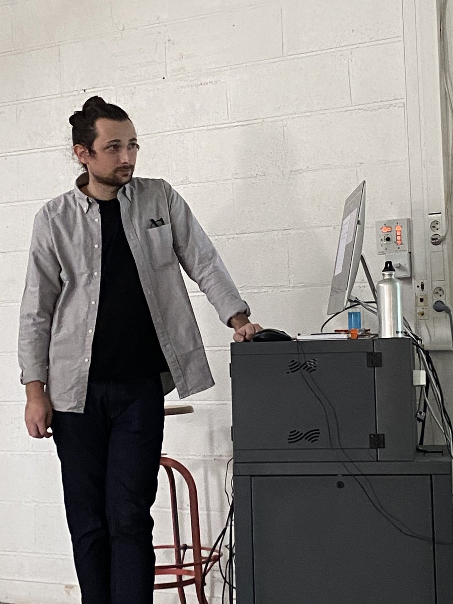 C est parti pour les soutenances de diplômes ! 18 soutenances sur 3 semaines ! <a href="/Ensci_Paris/">ENSCI_LesAteliers</a> .