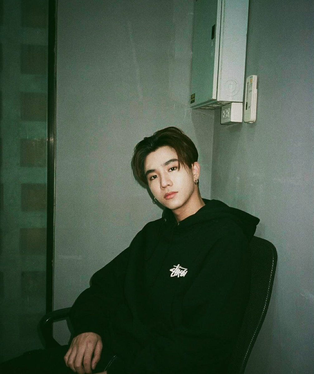 ishshxxxl's tweet photo. Tremor bngtsih gue kalau 5 bias gue satu frame 👉👈🥺😭 @bbrightvc @winmetawin @perthppe @Mmarksiwat @captain2541
#brightvc #winmetawin #KDPPE #marksiwat #captaint https://t.co/pFgF0SyYJ9