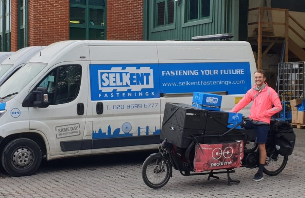 MBCyclingTM's tweet photo. Cargobikes in construction - After introducing #JRLgroup &amp; @ParkPlazaHotels to cargobikes great to see commitment! 1st delivery by @pedalmeapp Big thanks to JM who informs me more suppliers interested👍 @CCScheme @ActiveTravelCre @AndreaLearned @fare_city

https://t.co/iyLzkbK1E7 https://t.co/cHXwAyPaRT