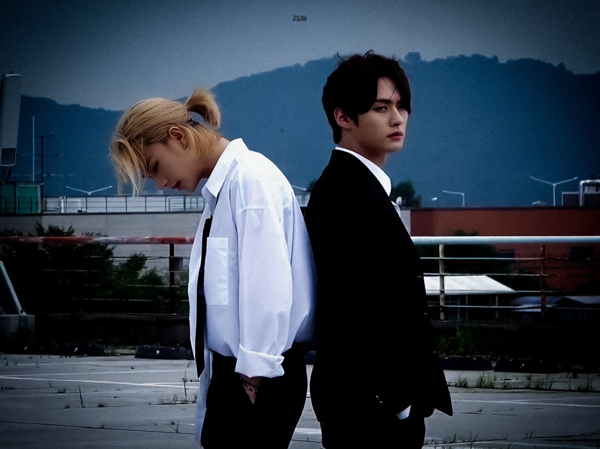   #현진   #황현진   #hyunjin   #리노   #이민호   #leeknow   #스트레이키즈   #StrayKids  @Stray_Kids