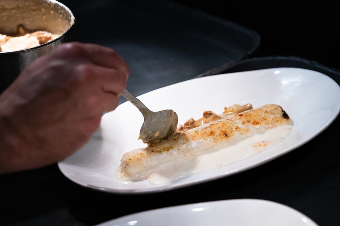 PetitComite_BCN's tweet photo. Caneló de pollastre de pagès rostit amb bolets a la crema! BRUTAL! 💥🍴 #petitcomite #gastrobcn #canelons https://t.co/4JRf6mzLZn
