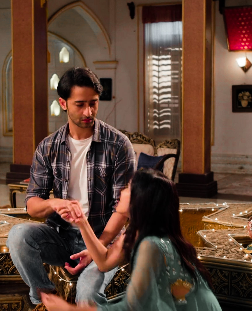 Mishti asking Abir for a date until bee-she returns #YehRishteyHainPyaarKe  #MishBir