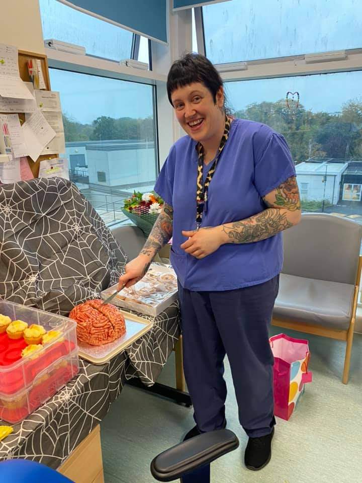beabeerx's tweet photo. Team Pencarrow say a very sad farewell to Hannah! You will be missed but we wish you all the best on your next adventure!! 💜  BTW how amazing is this brain cake!! 😳 #TeamPencarrow @DerrifordNurses @UHP_NHS https://t.co/VvNV3uLZwo