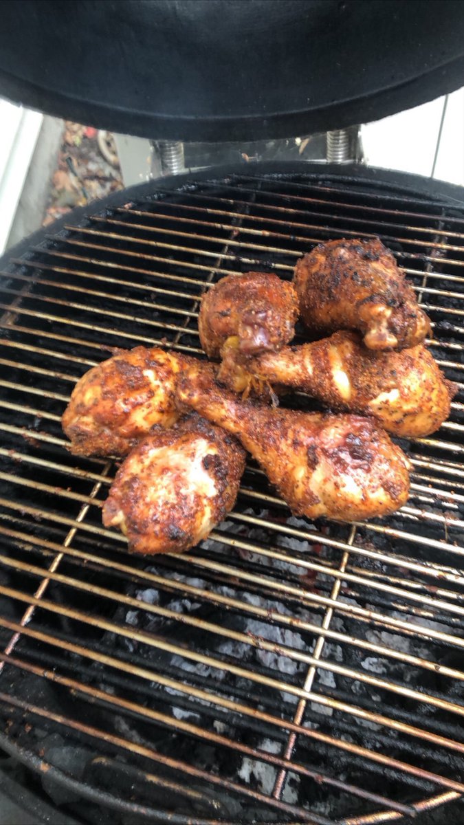 DanielCoonanP's tweet photo. #smoked some legs on the #visionGrill https://t.co/fzphvhXrKY