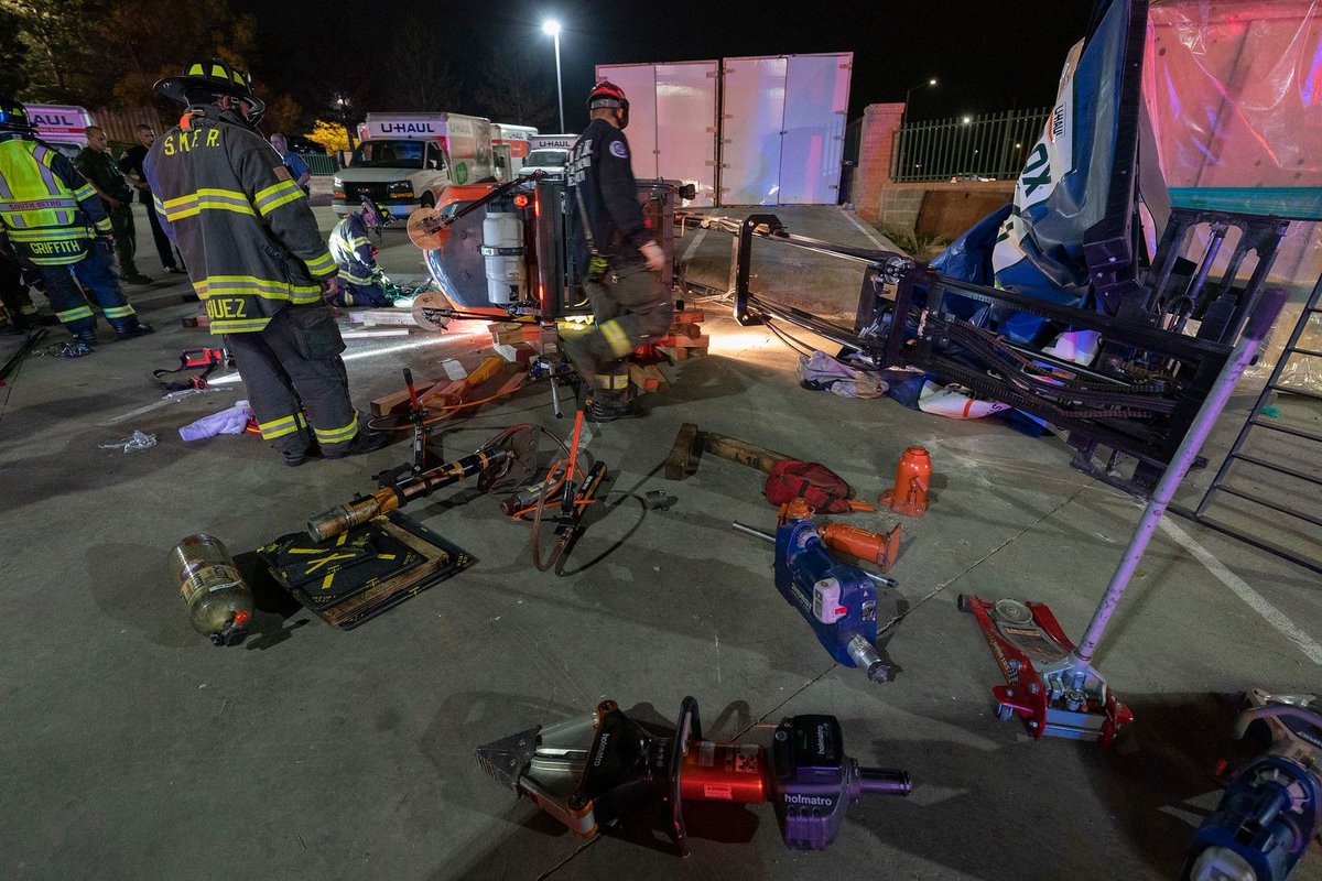 ToyotaEquipment's tweet photo. Forklift Rescue: Colorado Firefighters Save Victim At U-Haul Facility 

Firefighters rescued a person from beneath a #forklift in Douglas County. Crews used tools including jacks, airbags, and a technique called “cribbing”

Read More https://t.co/KRVXuzeBYr #forkliftsafety https://t.co/phZBYutD9G