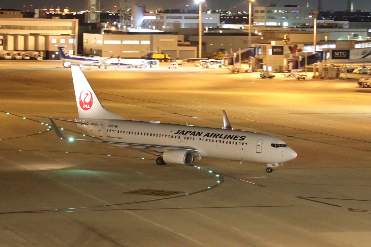 中部国際空港セントレア こんばんは セントレアです Jalのボーイング737が札幌新千歳空港から到着です 今日も一日 お疲れさまでした