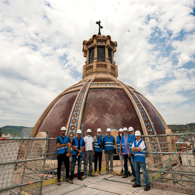 catcristiana's tweet photo. Restaurada la cúpula de Sant Andreu de Palomar. Després de diversos entrebancs, la construcció ha pogut recuperar l’aspecte original. A la imatge, la ceràmica de la cúpula torna a lluir els colors vius característics https://t.co/OQNaamSmK5 https://t.co/A93q30jqgG