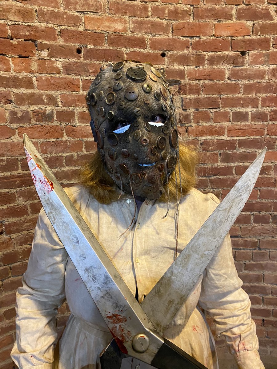 pixfxpro's tweet photo. Please ignore my mask coming up over my eyes 😂 but Buttons is just so goooooooood. https://t.co/BELlKkw5q1