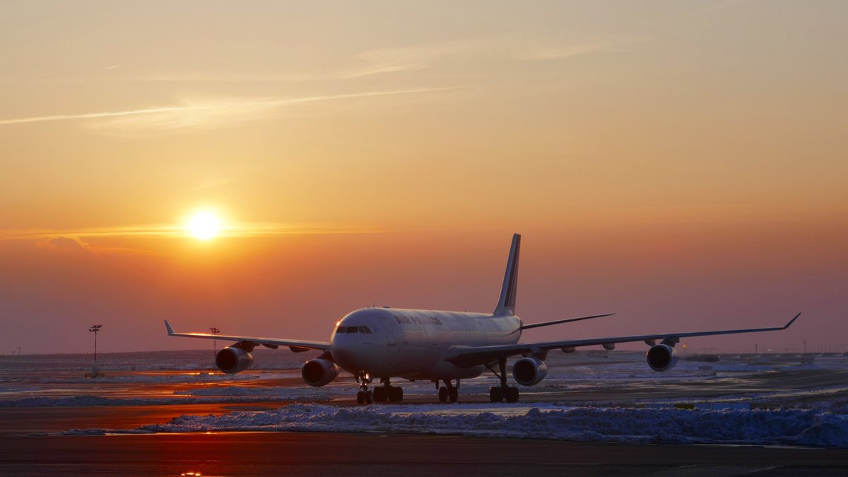 franck_marceau's tweet photo. Aujourd’hui, sans tambour, ni trompette, le dernier #Airbus #A340 a quitté, la flotte du groupe #AirFrance pour un convoyage vers une nouvelle carrière. Près de 30 ans de bons et loyaux services. Que de souvenirs grâce aux #spotters et de plaisirs aux commandes cet avion #AvGeek https://t.co/hXQVxQNEbV