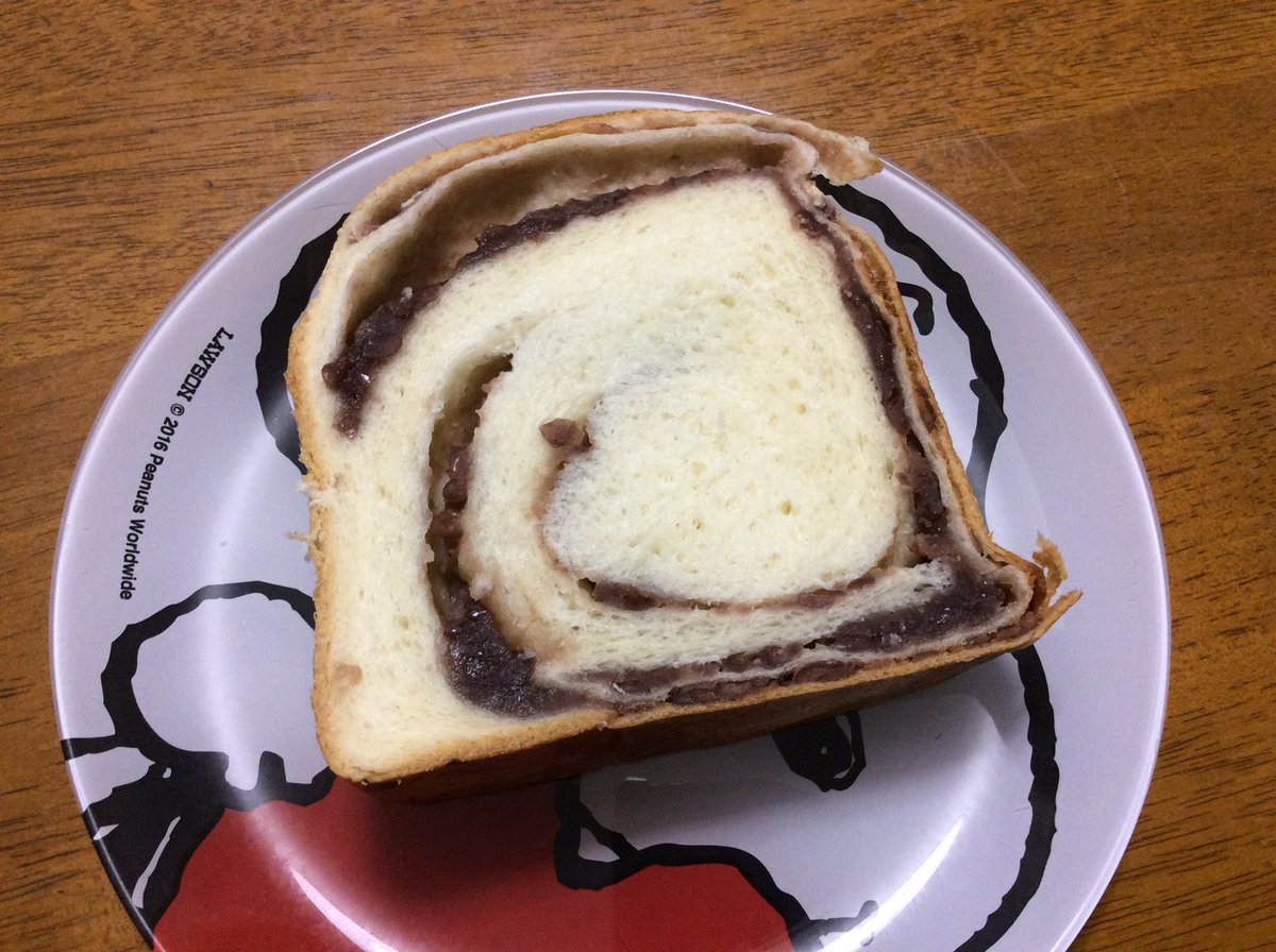 purintousan's tweet photo. 忘れた頃にやってくる？STU2期研究生、長崎出身の尾崎世里花さんに瀬戸内の美味しいものを知ってもらいたいシリーズ^_^)
三ノ宮の #トミーズさん のあん食。
ずっしり重くてあんこたっぷり。
フレンチトースト風にした個包装も絶品！
#尾崎世里花
#STU48
#おさきに頂きます
#parsleys https://t.co/NlOiZNe98p