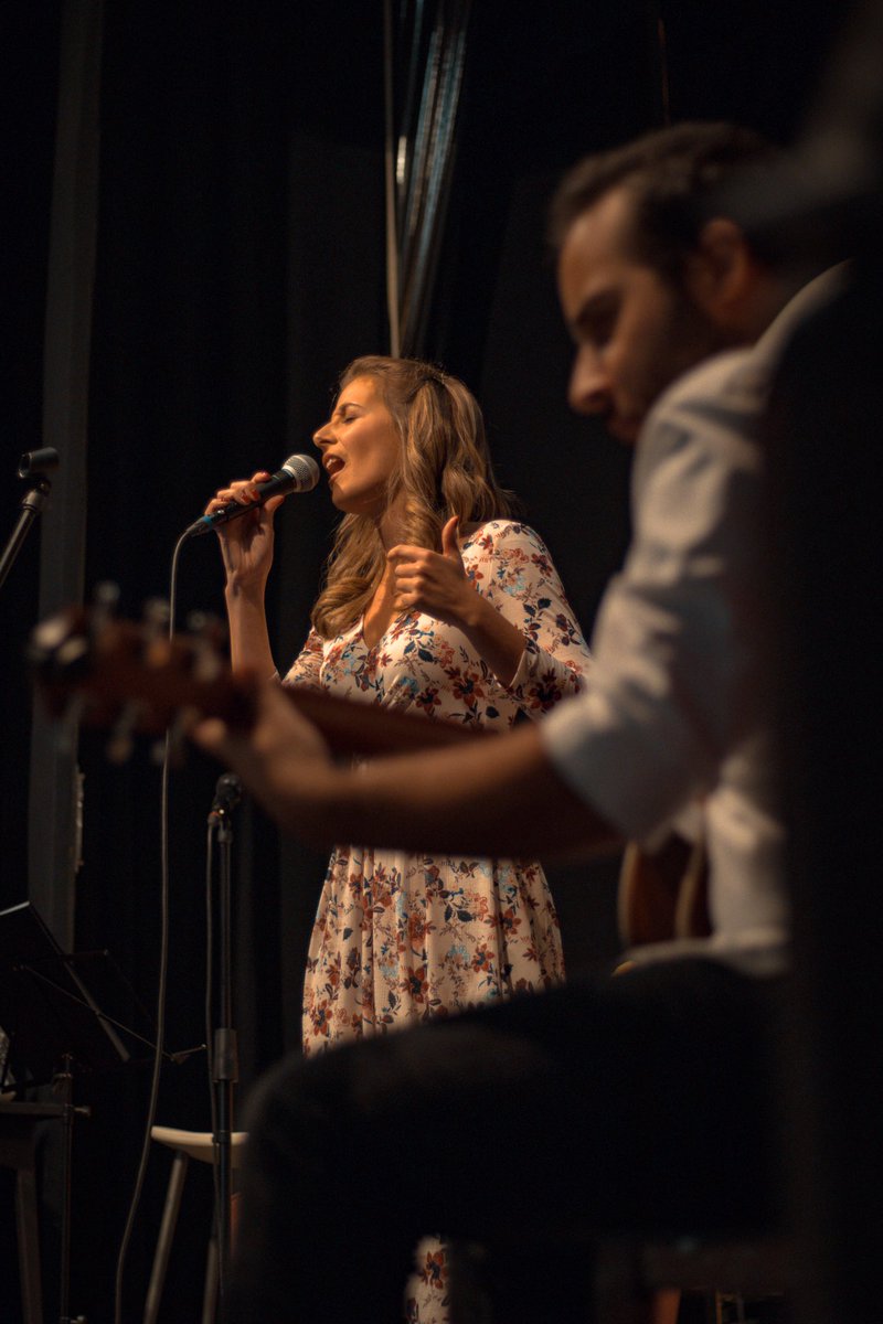 I have no words to describe this evening ! I discovered a new sensation on stage, a frightful sharing but that made so much sense! Being able to show a portion of me through my music was indeed very special!
THANK YOU! My heart is so full with love and gratitude❤️