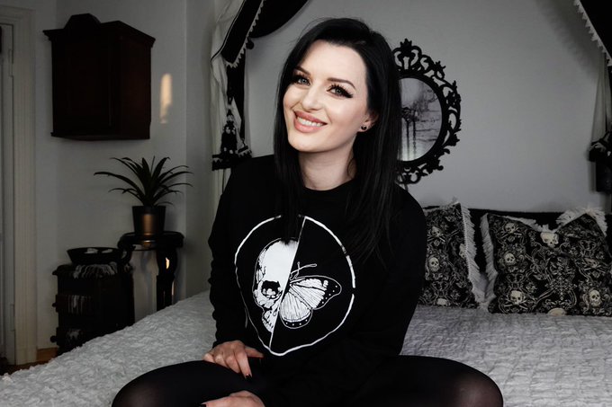 Did you take a look at our merchandise shop yet?
—> https://t.co/Lq21r2swwb
.
@chicks_dead @Leah_Obscure