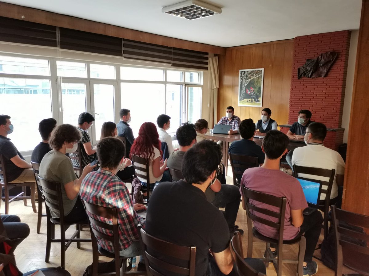 Genişletilmiş İl Yönetim Kurulu Toplantımız temizlik, maske ve mesafe kurallarına uygun olarak başladı.

Ankara'nın vatansever gençleri görev başında!🇹🇷