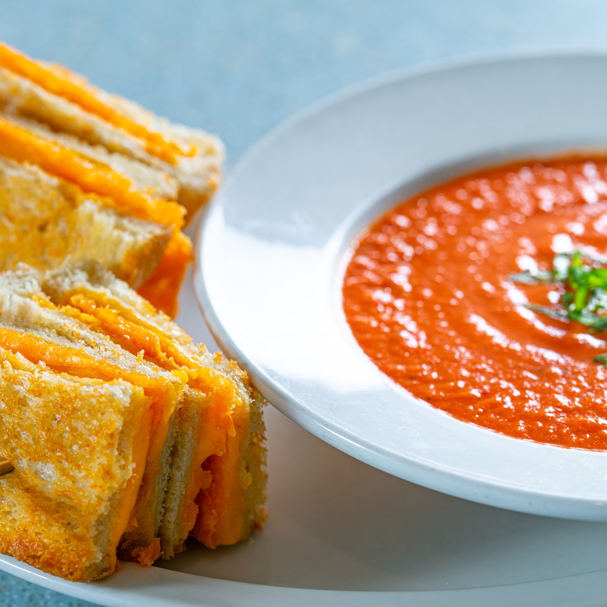 Wild_Eggs's tweet photo. Stop in and sample our New Fall Menu this morning! https://t.co/uN1w3ieWno   ... We've got a Southwest Steak &amp; Cheese Omelet that will melt in your mouth, our gourmet version of the classic Grilled Cheese &amp; Tomato Soup, and when you're ready for it, a Caramel Apple Sangria! https://t.co/Jpn3SOETkV