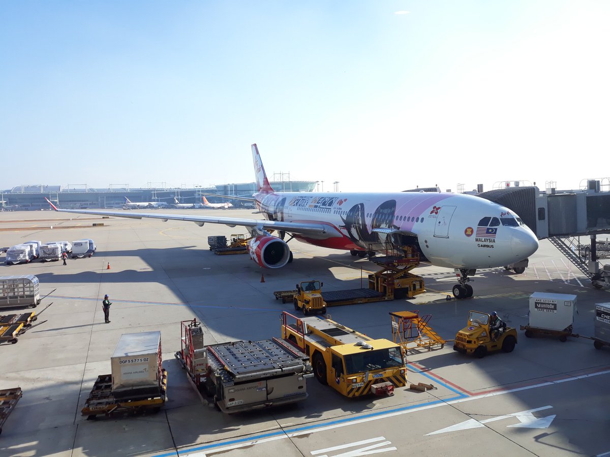 3. The second airport i landed at outside Malaysian soil, after Shanghai Pudong in 2012, Incheon Airport Terminal 1 ... my arrival gate was at the concourse section of the terminal, connected by aerotrain