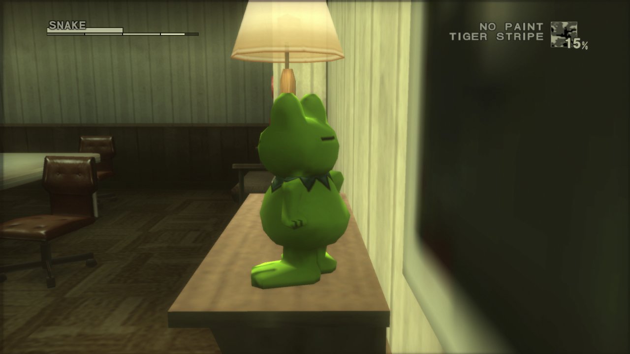 兵隊 Pa Twitter ザンさん Zan Woo から頂いた縁もあって久しぶりにゲーム画面を確認して初めて気づいたんですが Mgs3のケロタン 裏側の頭にコインを入れる穴があるのでアレただの人形ではなく貯金箱だったんですね そしてそれがグッズとして販売されていたと 兵隊 Pa Twitter ザンさん Zan Woo から頂いた縁もあって久しぶりにゲーム画面を確認して初めて気づいたんですが Mgs3のケロタン 裏側の頭にコインを入れる穴があるのでアレただの人形ではなく貯金箱だったんですね そしてそれがグッズとして販売されていたと