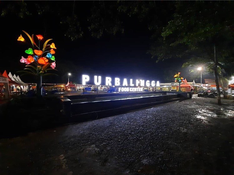 Purbalingga Food Center 
Tempatnya Wisata Kuliner Di Purbalingga. Berbagai macam makanan dan jajanan ada di sini
Yukk Cobain.. 😋😋
#purbalinggafoodcenter
#kulinerpurbalingga
#kabupatenpurbalingga
#wisatakuliner #purbalingga
#purbalinggamemikat #travelfood