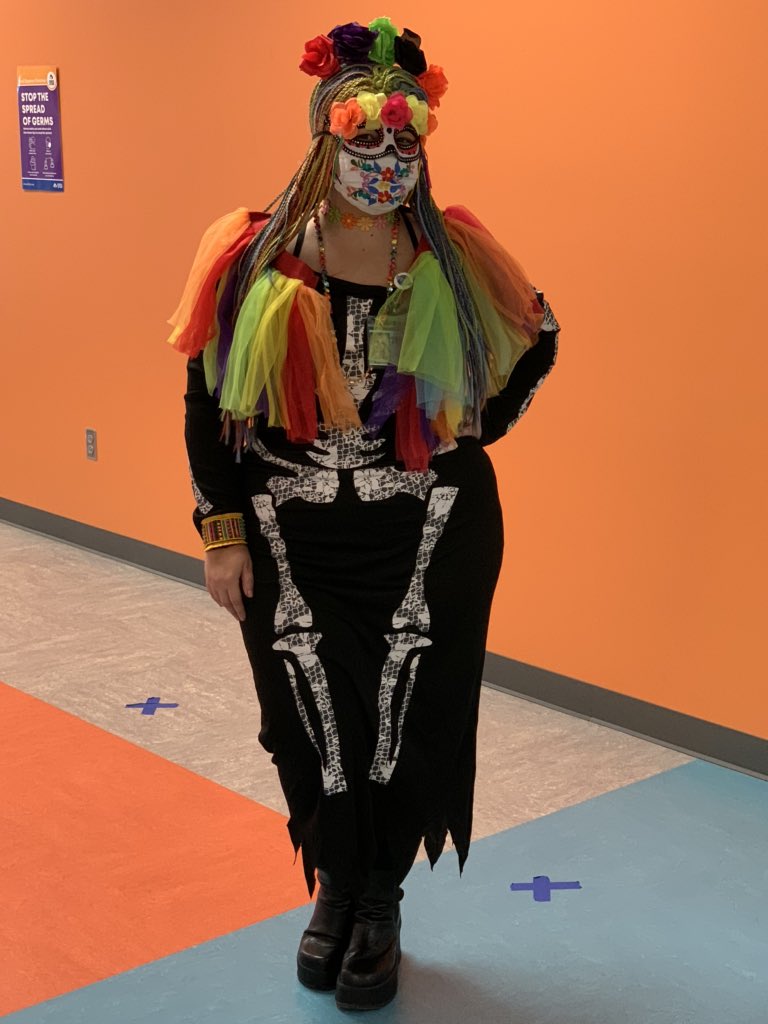 kzwickipedia's tweet photo. We have an amazing Art Teacher. @NatashaSufi @CFISDWells #ExploreWells https://t.co/8PaZTPVyEz