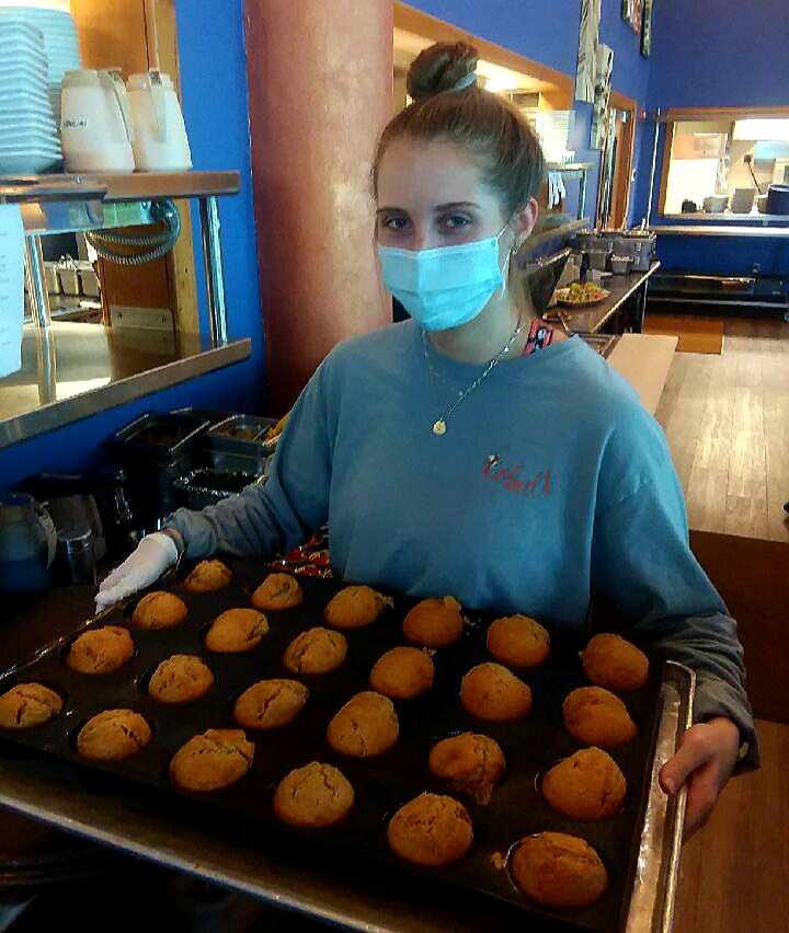 Cobaltoba's tweet photo. Good morning Orange Beach! Kaitlyn, one of our AWESOME servers, is taking these Banana Nut Bread Muffins, fresh out of the oven, to the pastry case. Be sure and take a peek before you leave! #inthecase #weloveourstaff #bestplacetowork #orangebeachrestaurants #orangebeachdining https://t.co/bq4RN3eaAw