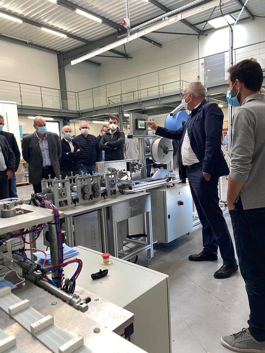 CRivenq's tweet photo. #7Tech : partenariat avec d’autres entreprises alésiennes pour les pièces et avec la société PRISM à Montpellier.
L’un fabrique la machine, l’autre fabrique des masques... avec la machine. À tous les 2 ils fabriquent des masques 100% #Occitanie ! 🇫🇷 https://t.co/NQQilTsCpB