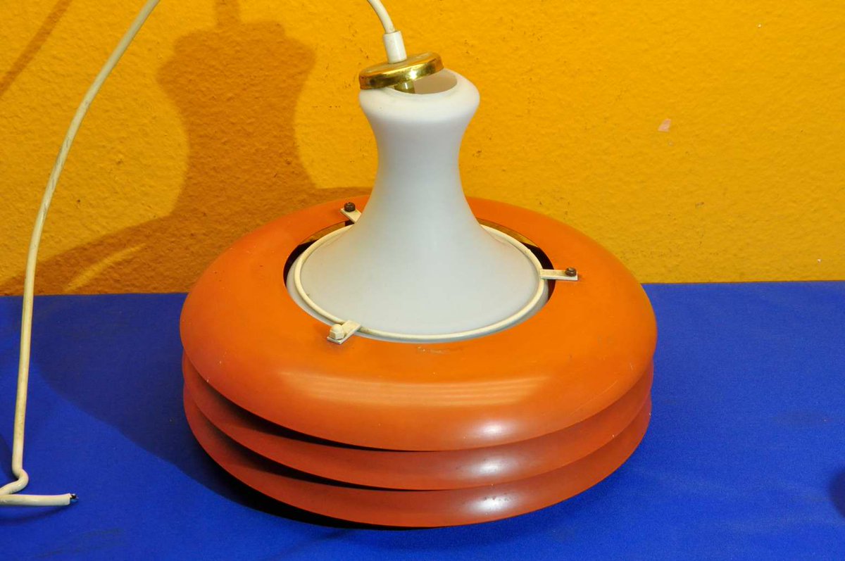 KuSeRaBerlin's tweet photo. #ForSale #zuverkaufen #buy #kaufen at/bei #KuSeRa #vintageshop #design #vintage #collectibles  #pendelleuchte #ceilinglamp #midcentury #interiordesign 

#pendantlamp #opalglass metal slats in orange #1960s - interested? then click here👉👉👉 https://t.co/jUauabFac8👈👈👈 https://t.co/2egTFpCZxs