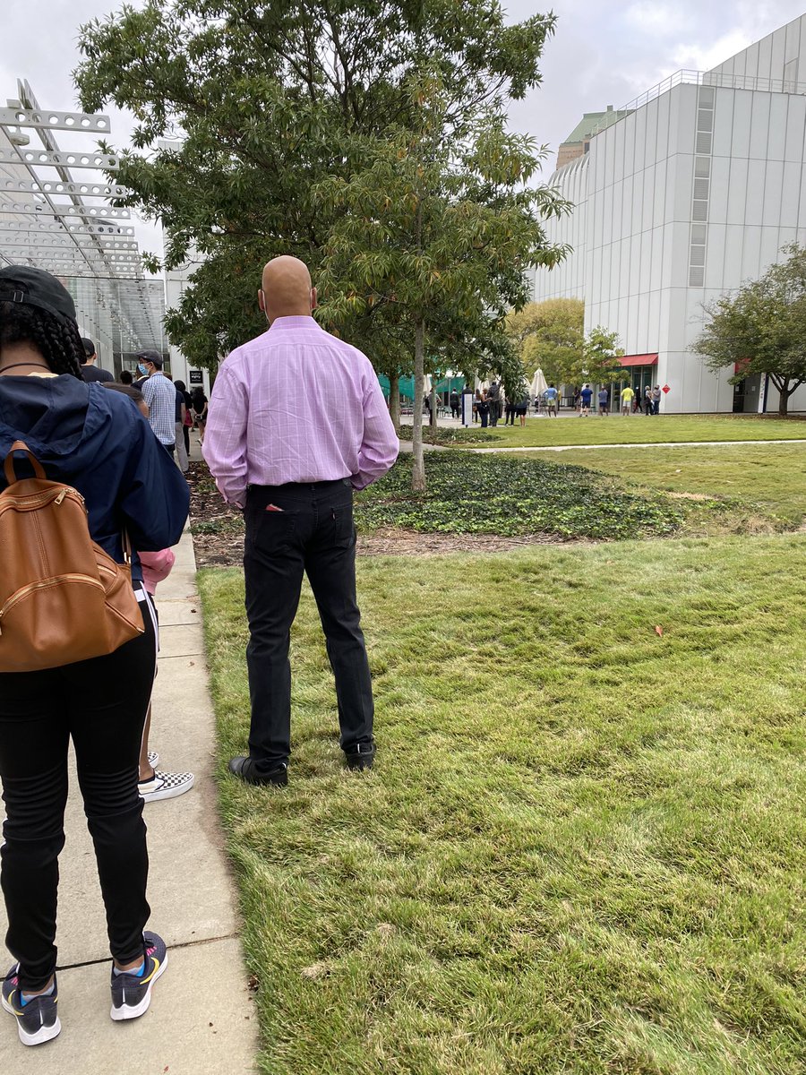 ga_orchid's tweet photo. just over 1.5-hours waiting, and I'm halfway to the entrance. 
#EarlyVoting 
#EarlyVotingGA 
#Georgia
#BidenHarris2020 https://t.co/VDxrLO1lbJ