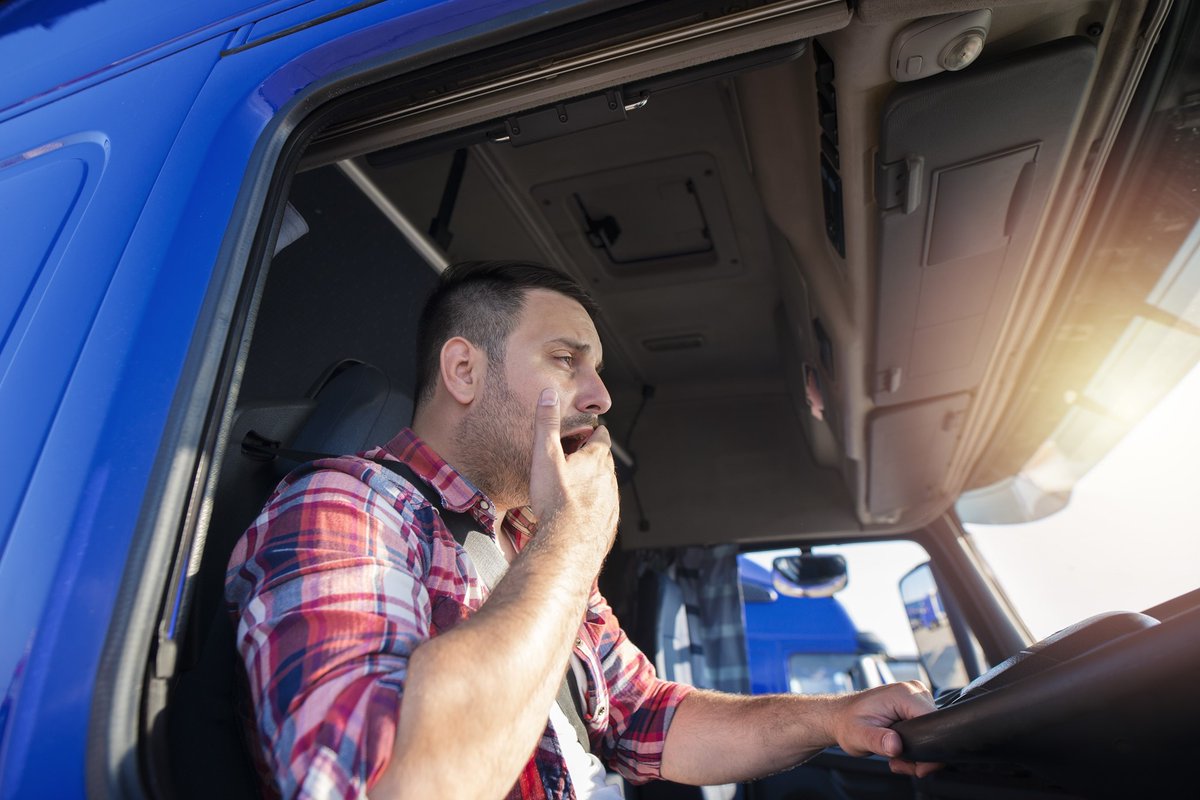 GVLManagement's tweet photo. DVSA is able to fine and prosecute historical drivers' hours offences based on data evidence. 

Click on the link below for 'Drivers' Hours and Tachograph Rules'. 

https://t.co/AvzYCRjknt https://t.co/SnYFQRr5Tn