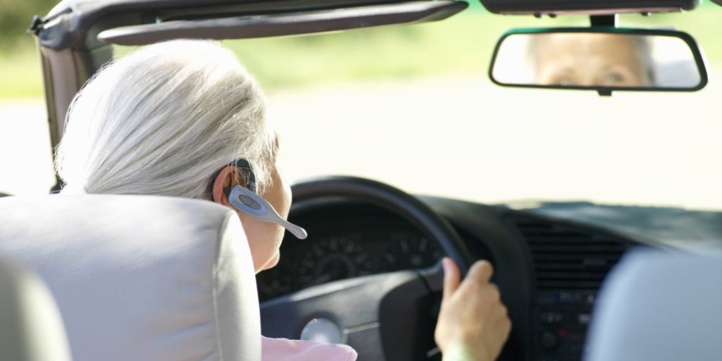 SafetyServe's tweet image. Using a hands-free device is still distracted driving #CognitiveDistraction #DistractedDrivingAwarenessMonth