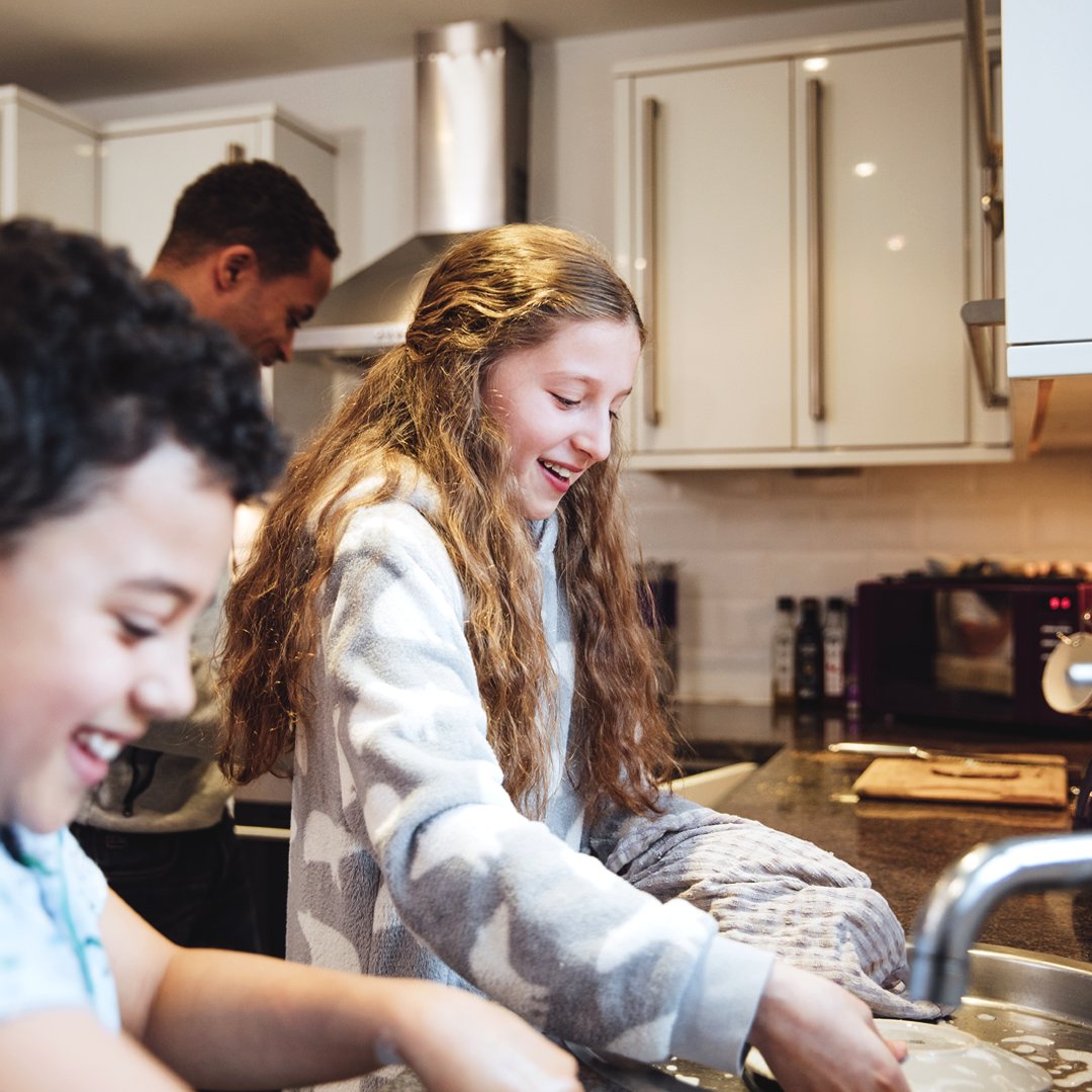 ecomax's tweet image. When dish duty is less about the dishes and more about the memories. ☺️ 💚⁣ #happythanksgiving