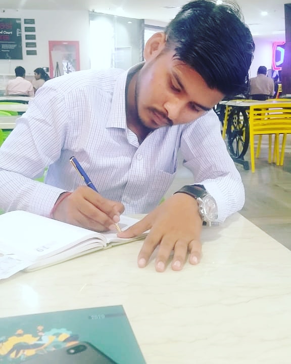 prince_speaker's tweet photo. "सदा तो धूप के हाथों में ही परचम नहीं होता
खुशी के घर में भी बोलों कभी क्या गम नहीं होता
फ़क़त इक आदमी के वास्तें जग छोड़ने वालो
फ़क़त उस आदमी से ये ज़माना कम नहीं होता!"

#princevermams❤️ https://t.co/VM14lHGFCn