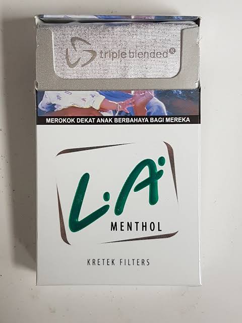 Osamu; LA menthol yang lebih earthy. Ngerasa lebih cocok dengan rokok filter yang dicampur mentol karena bikin tenggorokan tetep nyaman. Social smoker, tapi jarang ngerokok on daily basis. But he always carry one just in case.