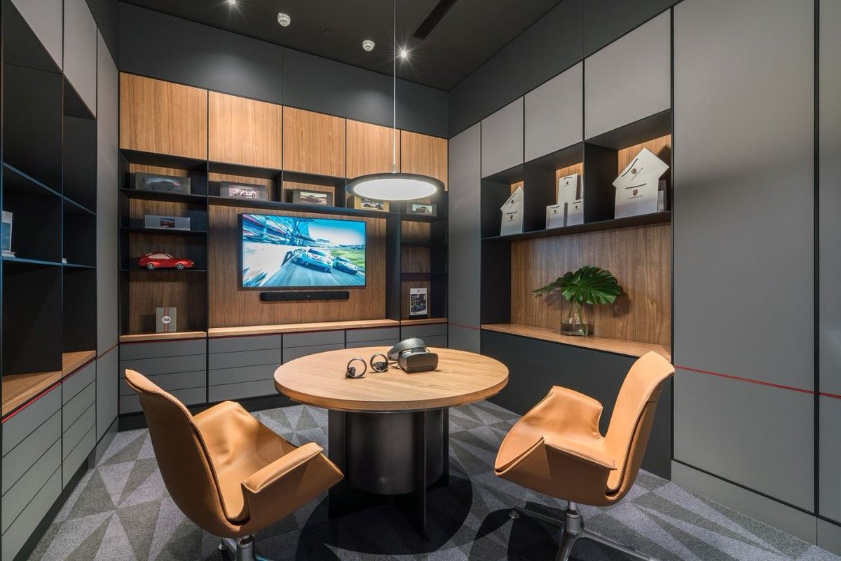 TMMTRISON's tweet photo. 👏 Bravo à @TRISON pour ce projet avec #PrestigeMotors et #Porsche du Groupe Macom, à Taiwan.

🔸 Un écran LED haute résolution 
🔸 Plusieurs écrans LCD interactifs
🔸 Un système de sonorisation avancé
🔸 Un configurateur de réalité virtuelle 

 #retail #retail #innovation https://t.co/S0JkJu0MAM