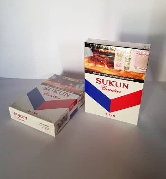 Last but not least—Tanaka; Sukun Putih executive which is a very very local brand that not a lot of people know. Spiciness rokok yg banyak rempahnya ini justru ngasih kesan friendly and more approachable. Kayak your friendly neighbourhood abang-abang di pos ronda.